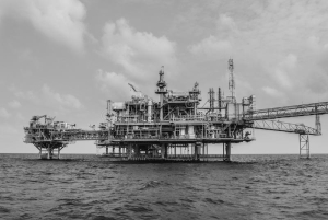 production-platform-rig-oil-field-black-white-51318318