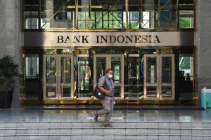 2._bank_sentral_contohnya_bank_indonesia_bloomberg-1