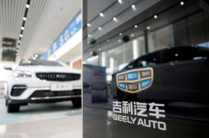 logo-geely-terlihat-di-sebuah-dealer-mobil-di-shanghai_230718233841-706