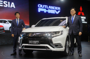 1563938392-outlander-phev-giias-3jpeg