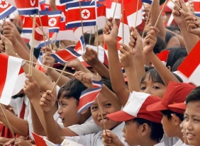 Indonesia-North-Korea-Students-Flags-2002-1