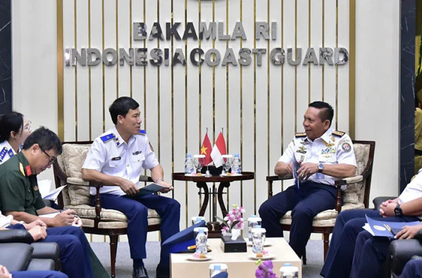 Indonesian Maritime Security Agency (Bakamla) Vice Admiral Irvansyah met with Commander of Vietnam Coast Guard (VCG)