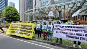Protest in Front of PT BTIIG Office